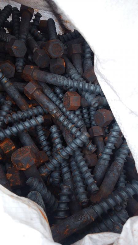 Предлагаем шуруп путевой ЦП-54-24х195 ТУ 1293-165-01124323-2005, из наличия